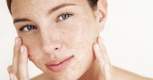 tẩy tế bào chết giúp trị mụn