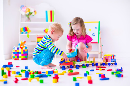 Bắt trẻ dọn dẹp lộn xộn