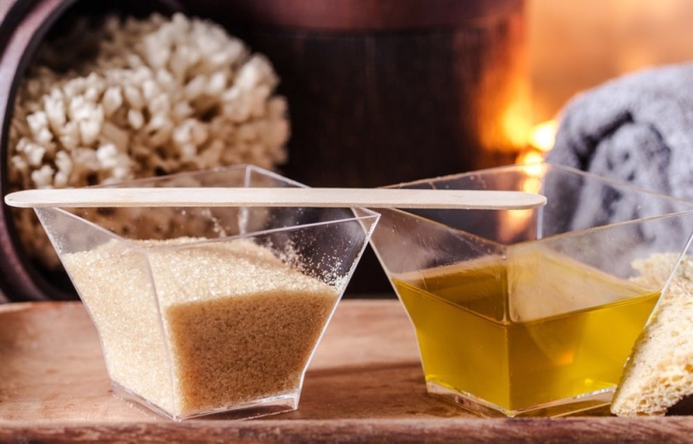 Mặt nạ dưỡng môi từ dầu oliu và đường nâu