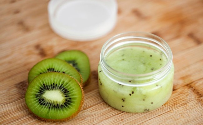 Mặt nạ dưỡng môi từ sữa chua và kiwi