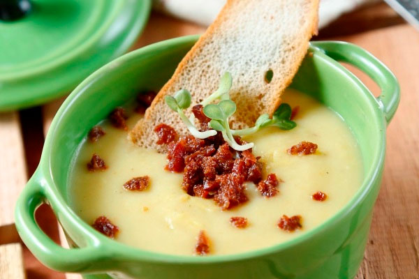Thực đơn ăn dặm dinh dưỡng với thịt cho trẻ