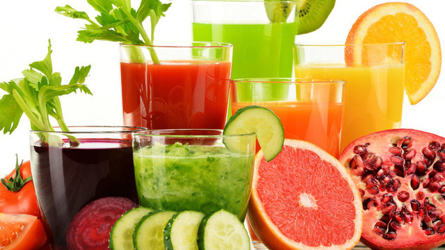 uống nước ép hoa quả
