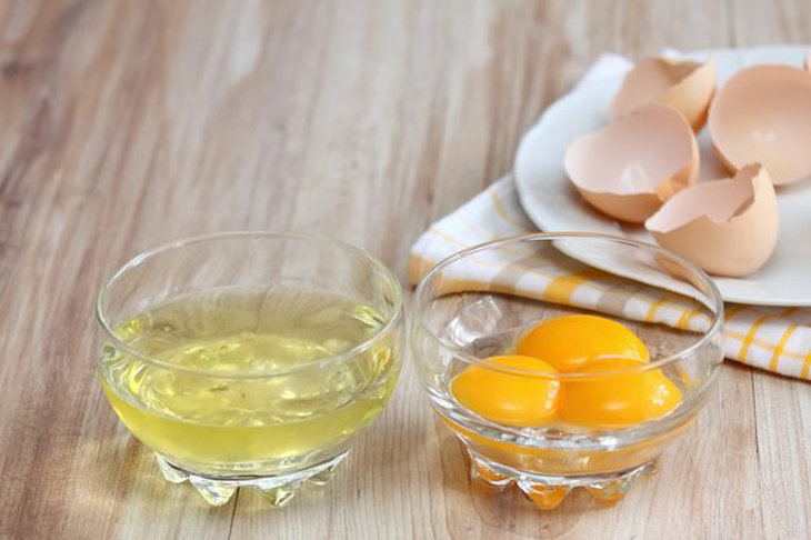 Tẩy cấp tốc với lòng trắng trứng