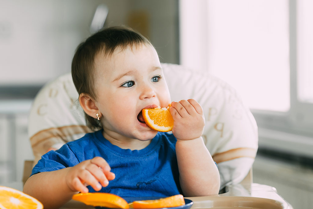 Những điều cần biết trước khi cho bé ăn trái cây