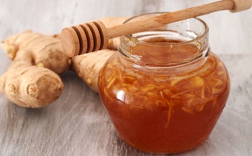 Dùng nghệ tươi cùng mật ong